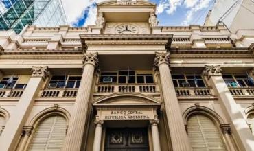 Giro del Banco Central: cambiará el esquema de bandas del dólar para acumular reservas