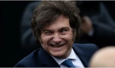 Javier Milei apoyó a Estudiantes de La Plata tras obtener el Trofeo de Campeones