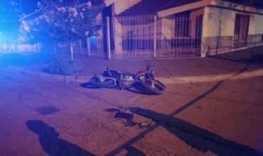 Motociclistas resultaron heridos tras un choque con un auto que se dio a la fuga en barrio Antártida I