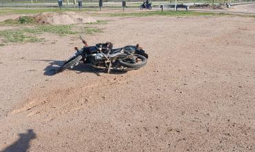 Motociclista resultó lesionado tras una caída en la rotonda de Ruta 38
