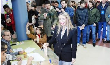 María Guardiola vuelve a ganar las elecciones para el PP, pero el precio del gobierno lo pondrá Vox: batacazo histórico del PSOE, que registra su peor resultado