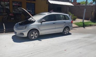 Se incendió un automóvil en la vía pública y solo se registraron daños materiales