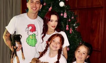 Las dulces postales navideñas de La Joaqui y Luck Ra con las hijas de la cantante y sus mascotas: “En familia”