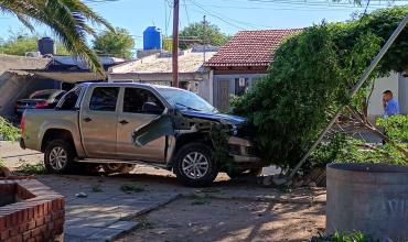 Conductor resultó lesionado tras chocar contra un poste y un árbol en Chepes