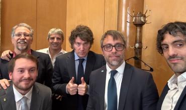 Bandas del dólar, vencimientos de deuda y subsidios: los primeros indicios del plan económico para 2026