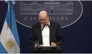 Sturzenegger defendió el turismo en el exterior y recibió críticas del entorno de Santiago Caputo