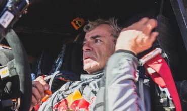 En su debut en el Rally Dakar 2026, Carlos Sainz culminó 8° en el Prólogo de autos