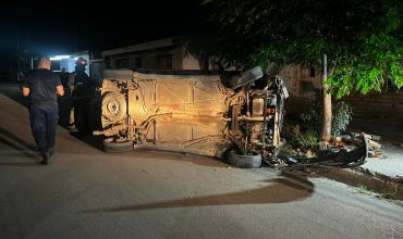 Vuelco y traslado hospitalario tras un choque entre una moto y un auto en Chepes