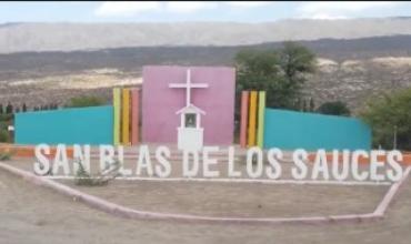 Mujer asistida tras sufrir una caída en el camping de Andolucas