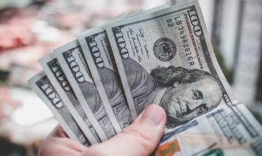 Los depósitos en dólares alcanzaron máximos, pero el crecimiento del crédito dependerá del repunte económico