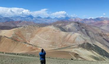 Dos gigantes de la minería negocian una fusión que tendrá un impacto clave en la Argentina