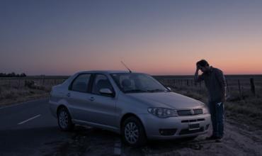 Una familia quedó varada en Ruta 20 por el mal estado del camino y fue asistida por la Policía