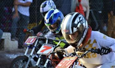 Un joven piloto sufrió una caída durante una competencia en el Óvalo de La Cañada