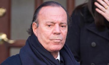 Denunciaron a Julio Iglesias por agresiones sexuales y abuso de poder