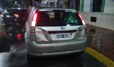 Choque entre dos automóviles provocó daños materiales en avenida Perón y Rivadavia