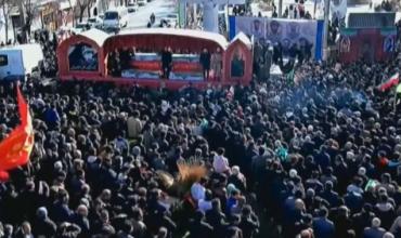 Tensión en Irán: una multitud despide a los miembros de las fuerzas de seguridad que murieron en las protestas