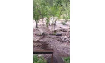 Gran caudal de agua afecta la zona de Juan Caro tras las intensas lluvias de este domingo