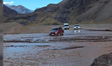 Rescate en San Juan: una familia de La Rioja quedó varada por la crecida del arroyo San Javier