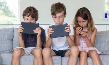 Francia se suma a los países que prohíben el acceso a las redes sociales a menores de 15 años: cuáles son los otros