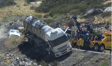 Otro camión se accidentó en Chile y generó demoras en el tránsito de alta montaña