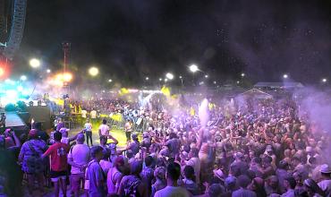 Largas filas en el Paseo Cultural por la entrega de entradas gratuitas para la Fiesta de la Chaya