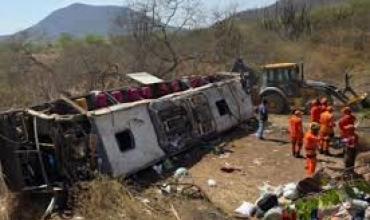 Trágico accidente de un autobús en el noreste de Brasil: 15 muertos, entre ellos, 3 niños