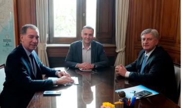 Reforma laboral: Manuel Adorni y Diego Santilli se reunieron con un gobernador que criticó el proyecto