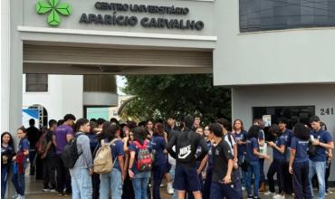 Baño de sangre en Brasil: un alumno asesinó a puñaladas a su profesora delante de todos y los detalles son escabrosos