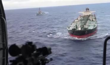 Persecución en alta mar: Estados Unidos interceptó un buque petrolero en el Océano Índico