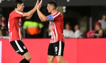 Con más empuje que fútbol, Estudiantes le ganó 1-0 a Riestra y llega afilado al clásico