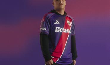 Los hinchas de River cuestionaron la nueva camiseta violeta