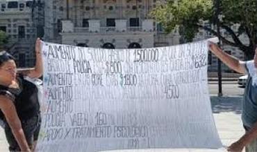 La Plata: familiares de policías y penitenciarios se manifestaron por reclamo salarial