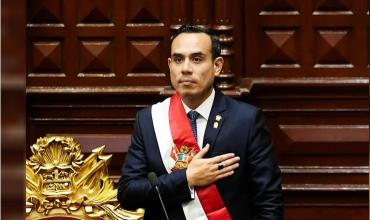 El presidente de Perú niega cualquier delito antes de un voto de destitución del Congreso