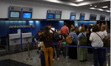 Aerolíneas Argentinas canceló 255 vuelos por el paro general de la CGT y la medida afectará a 31.000 usuarios