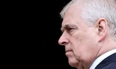 La caída en desgracia de Andrés Mountbatten Windsor, de "hijo favorito" de la reina Isabel II a ser el primer miembro de la historia moderna de la famila real en ser arrestado