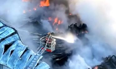 Benavídez: imponente incendio en el depósito de una empresa de logística