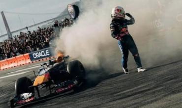 El drama que vivió un piloto de Fórmula 1: su auto se prendió fuego durante una exhibición