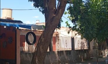 Vecina del barrio Antártida II pide que retiren un árbol por peligro en la vía pública