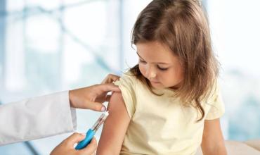 Silvia De Donatis, jefa de Inmunizaciones: “Todos los chicos nacidos en 2021 y 2015 deben vacunarse antes del inicio de clases”