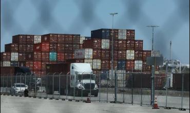 Empezó a regir el arancel general del 10% que impuso Estados Unidos a todas las importaciones