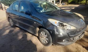 Desiderio Tello: Dos jóvenes fueron trasladados tras un choque entre auto y moto en Chelcos