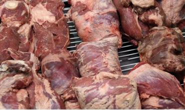 Para el Gobierno, la carne aumenta por culpa del kirchnerismo y asegura que "la gente está comprando asado"