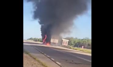 Chamical: un camión se incendió sobre Ruta 38 y sufrió pérdidas totales