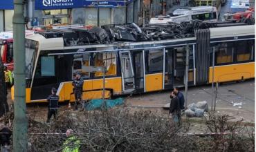 Tragedia en Milán: descarriló un tranvía, murieron dos personas y hay decenas de heridos
