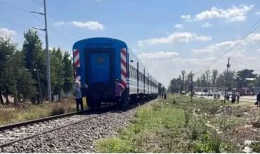 Iban a denunciar la desaparición de una joven y su bebé en Merlo y descubrieron que los había arrollado un tren