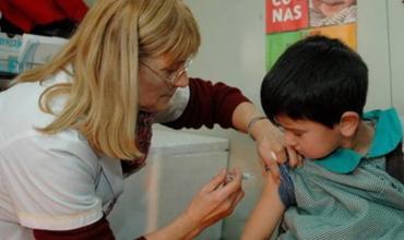 Vacunación: la medida que tomó el Gobierno con la Triple Viral en recién nacidos