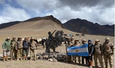 Instalaron una estatua de hierro en la montaña para homenajear a San Martín