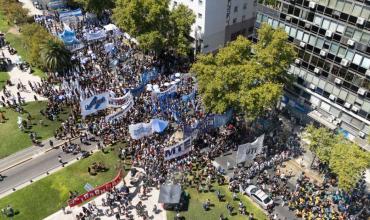 Movimientos sociales y piqueteros debaten cómo enfrentar al Gobierno en medio del desgaste, el escepticismo y la desmovilización