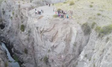 Rescataron a dos jóvenes que quedaron atrapados en un acantilado del Cañon del Atuel