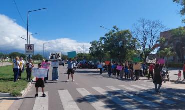 Padres de Simón volvieron a reclamar justicia frente al hospital